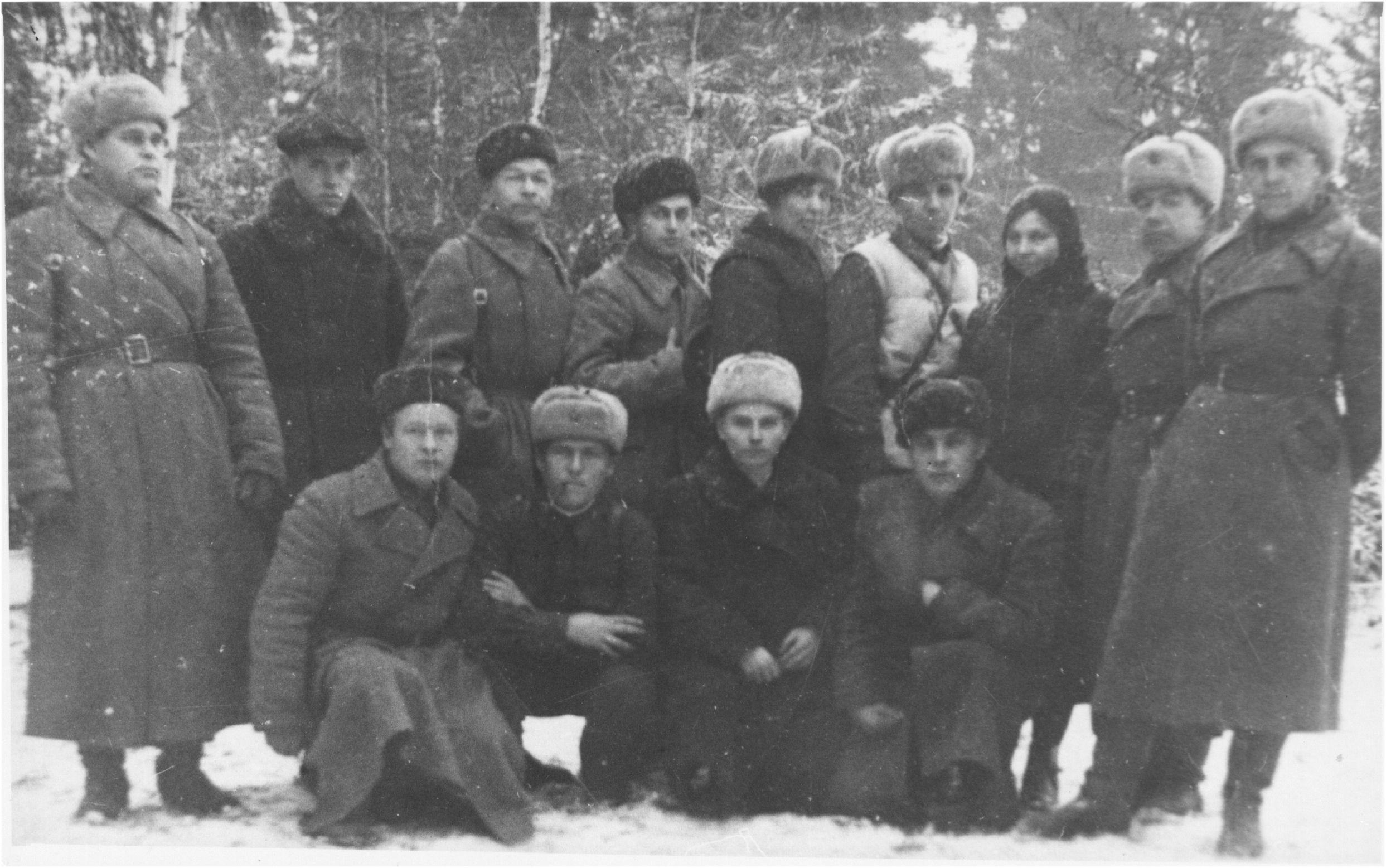Делегация трудящихся Удмуртии среди бойцов 192-й стрелковой дивизии